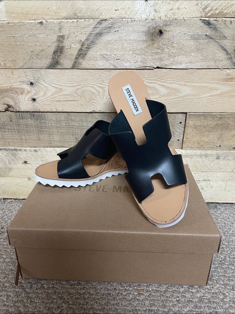 Steve Madden size 9.5 Floreen Black Leather 4” Wedge Sandals with Tan Footbed
